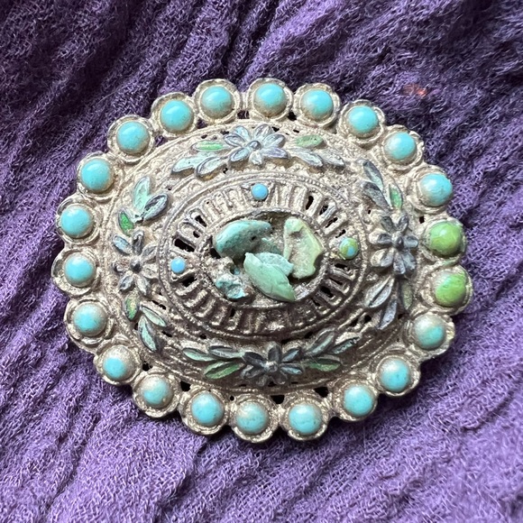 Jewelry - Vintage Turquoise Stone and Flower Florets Oval Brooch